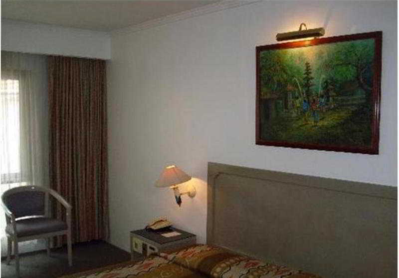Hotel Royal Palace Μπαντούνγκ Εξωτερικό φωτογραφία